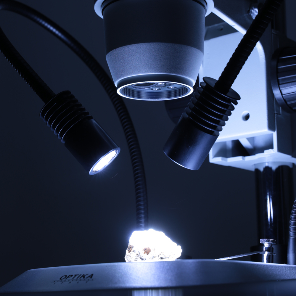 Nowoczesne i jasne oświetlenie LED w mikroskopie stereoskopowym Optika
